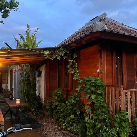Ferienwohnung Ayolah Surf House &Surf Camp Jembrana Exterior foto
